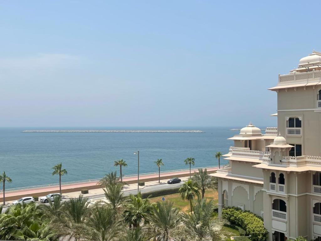Royal Club By Rvhr, Grandeur Residence Crescent Palm Jumeirah دبي المظهر الخارجي الصورة
