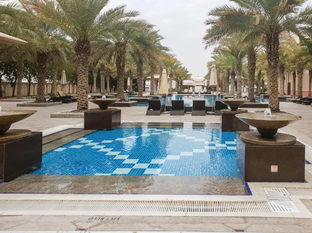 Royal Club By Rvhr, Grandeur Residence Crescent Palm Jumeirah دبي المظهر الخارجي الصورة
