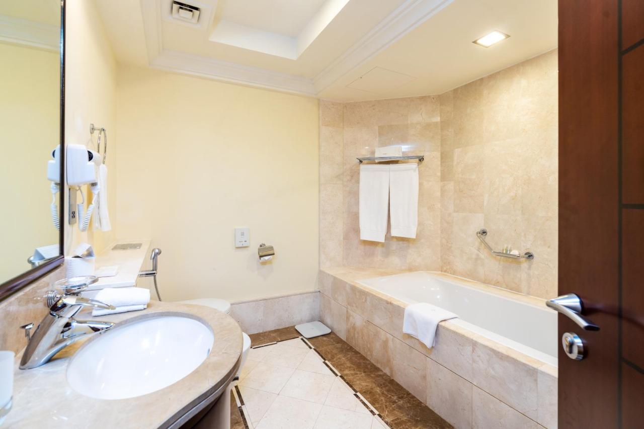 Royal Club By Rvhr, Grandeur Residence Crescent Palm Jumeirah دبي المظهر الخارجي الصورة
