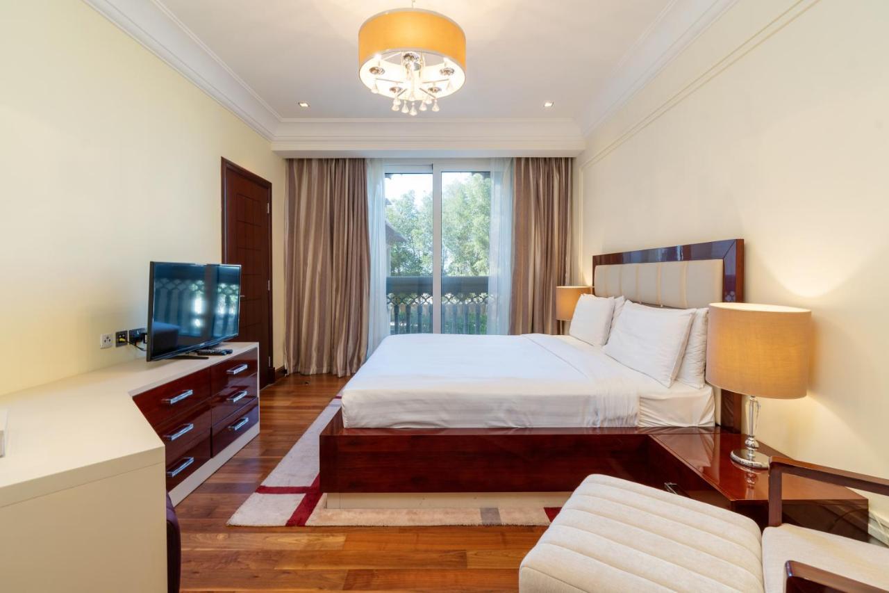 Royal Club By Rvhr, Grandeur Residence Crescent Palm Jumeirah دبي المظهر الخارجي الصورة