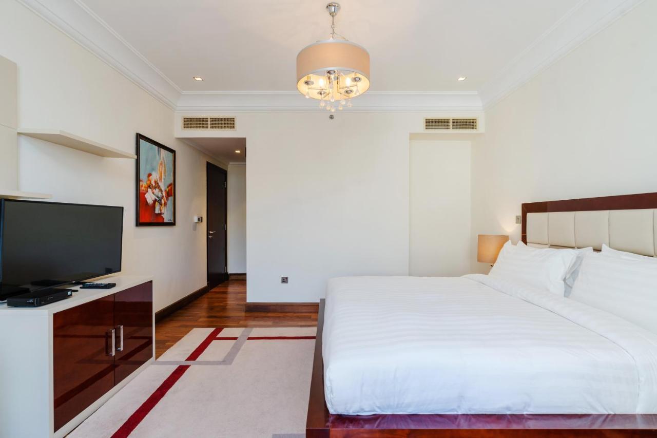 Royal Club By Rvhr, Grandeur Residence Crescent Palm Jumeirah دبي المظهر الخارجي الصورة