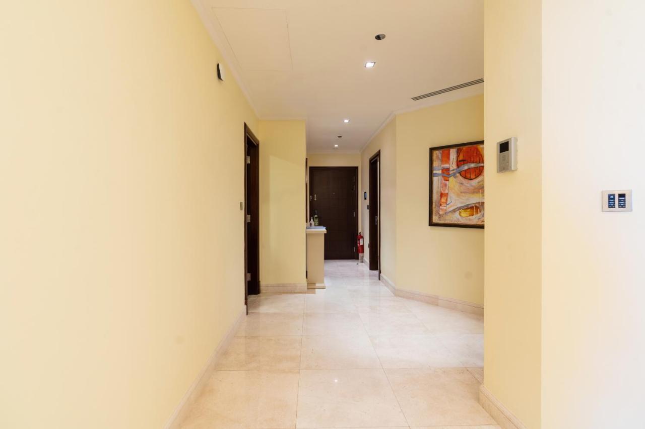 Royal Club By Rvhr, Grandeur Residence Crescent Palm Jumeirah دبي المظهر الخارجي الصورة