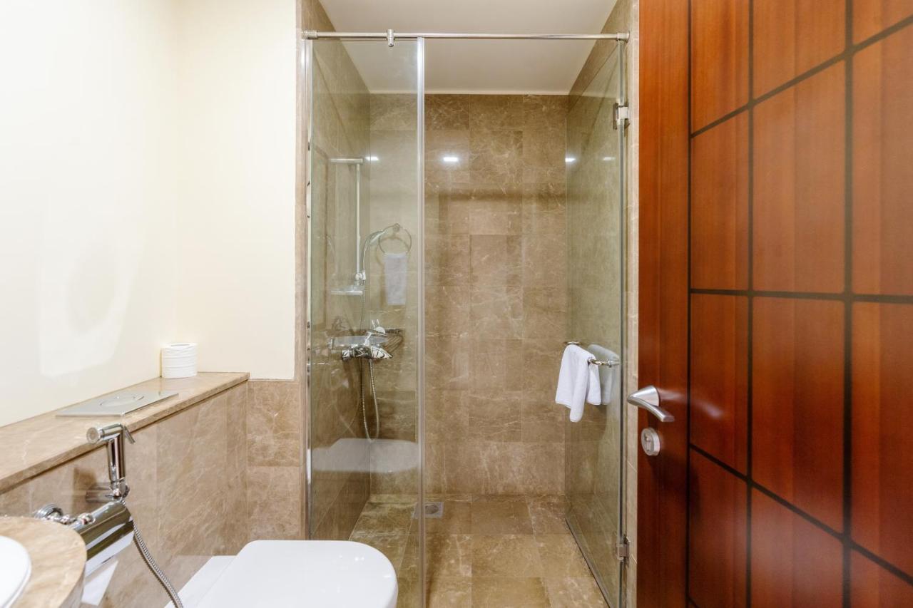 Royal Club By Rvhr, Grandeur Residence Crescent Palm Jumeirah دبي المظهر الخارجي الصورة
