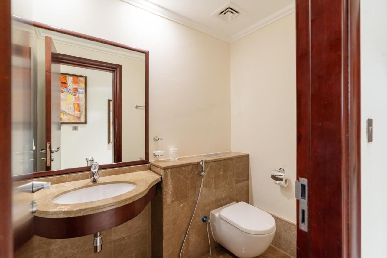 Royal Club By Rvhr, Grandeur Residence Crescent Palm Jumeirah دبي المظهر الخارجي الصورة