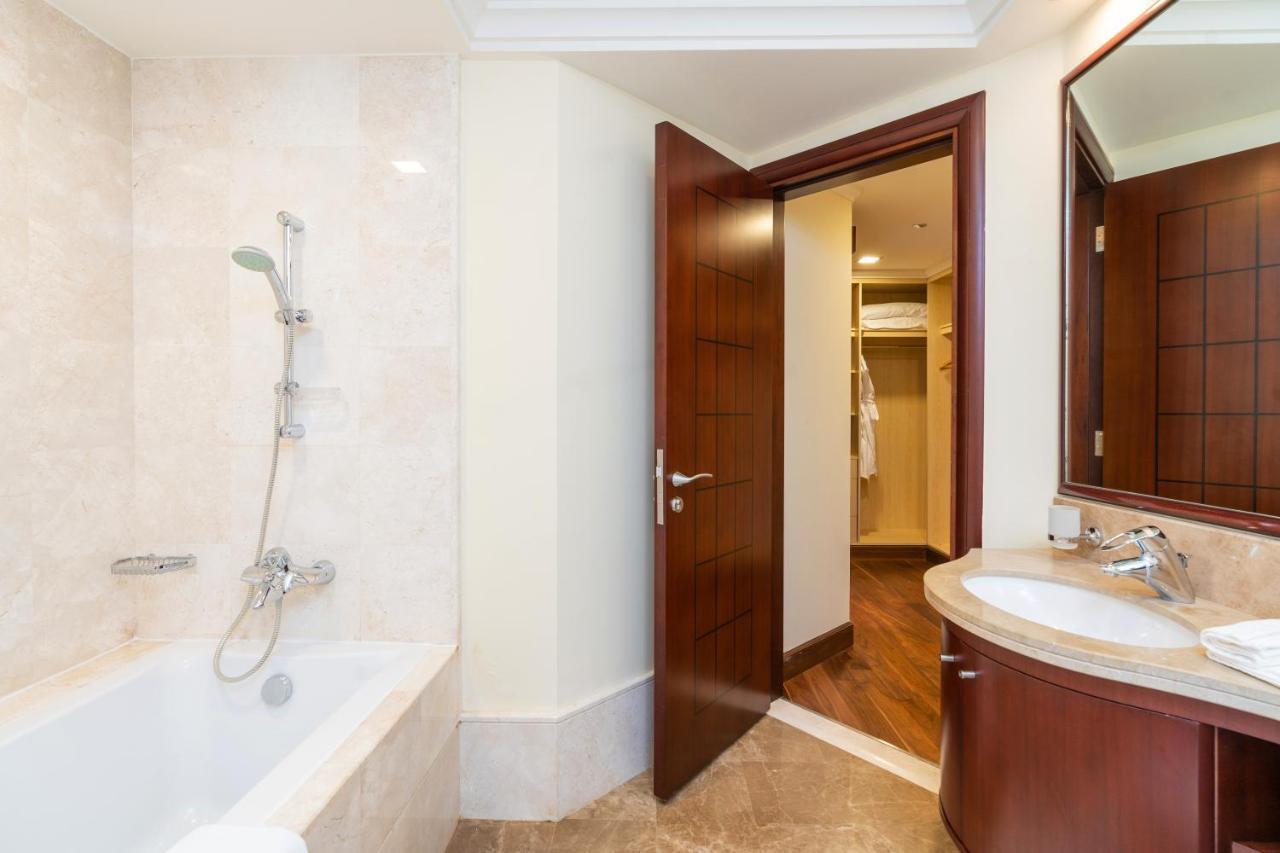 Royal Club By Rvhr, Grandeur Residence Crescent Palm Jumeirah دبي المظهر الخارجي الصورة
