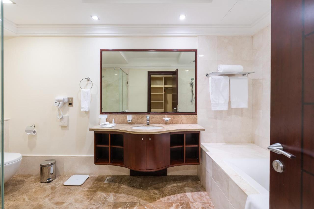 Royal Club By Rvhr, Grandeur Residence Crescent Palm Jumeirah دبي المظهر الخارجي الصورة