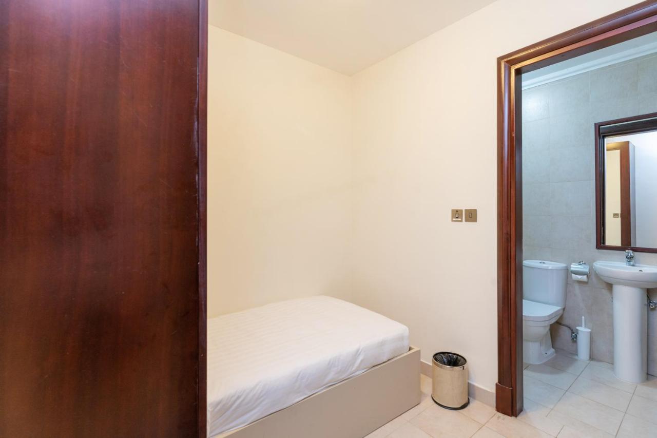 Royal Club By Rvhr, Grandeur Residence Crescent Palm Jumeirah دبي المظهر الخارجي الصورة