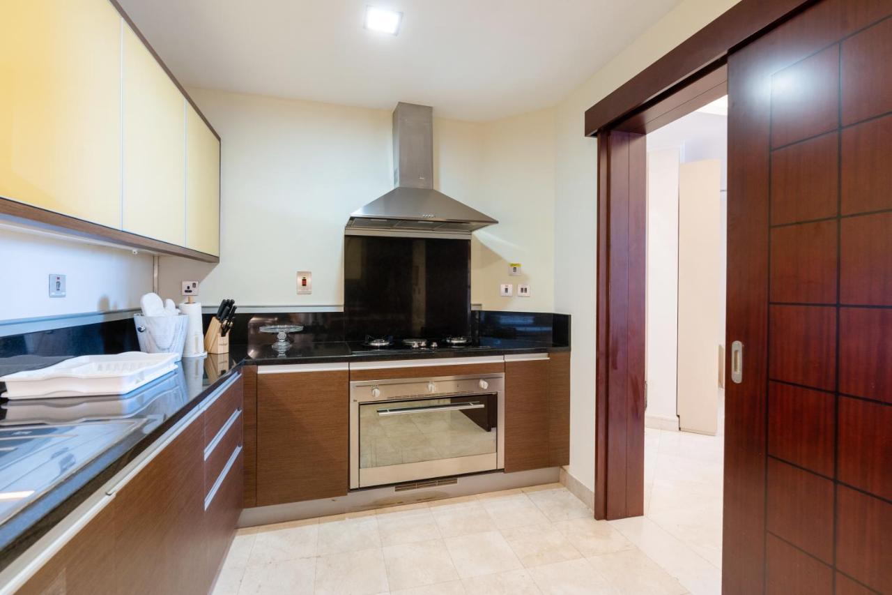 Royal Club By Rvhr, Grandeur Residence Crescent Palm Jumeirah دبي المظهر الخارجي الصورة